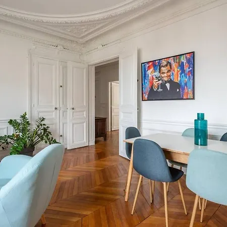 Stunning Parisian Getaway * פריז