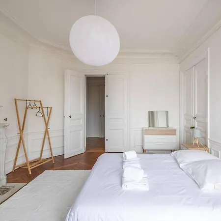 Stunning Parisian Getaway דירה פריז