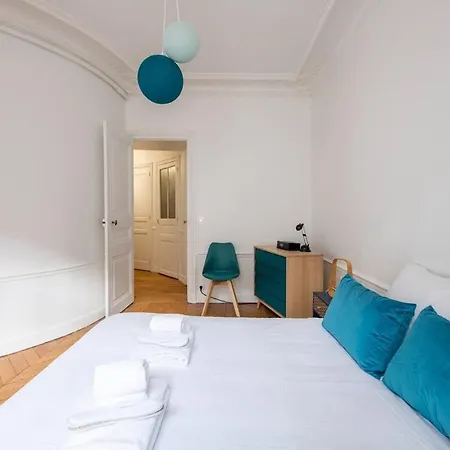 Stunning Parisian Getaway דירה פריז